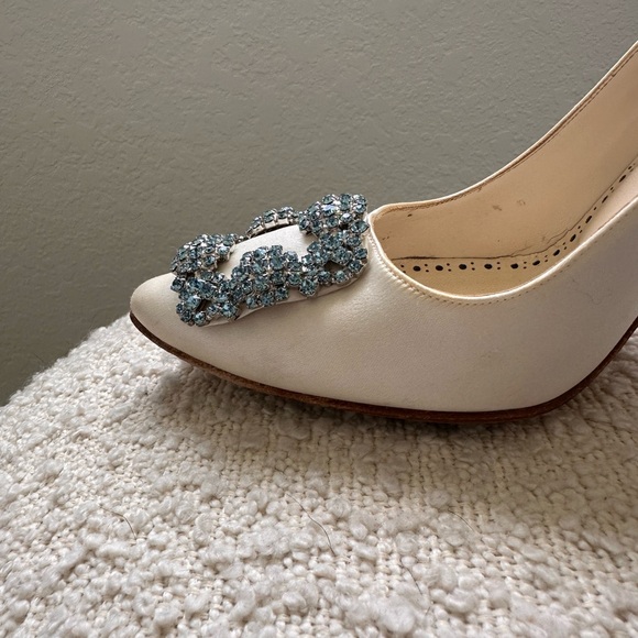Manolo Blahnik Hangisi Bride Heels - Picture 13 of 14